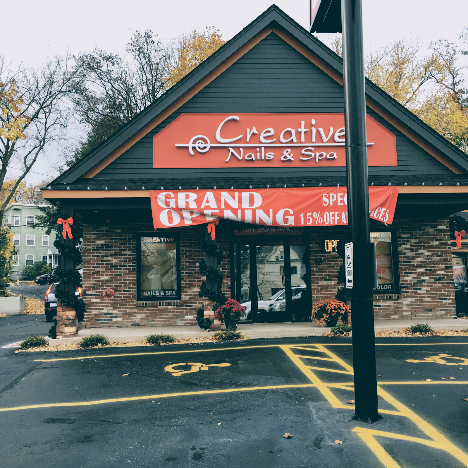Creative Nails & Spa Salon Storefront